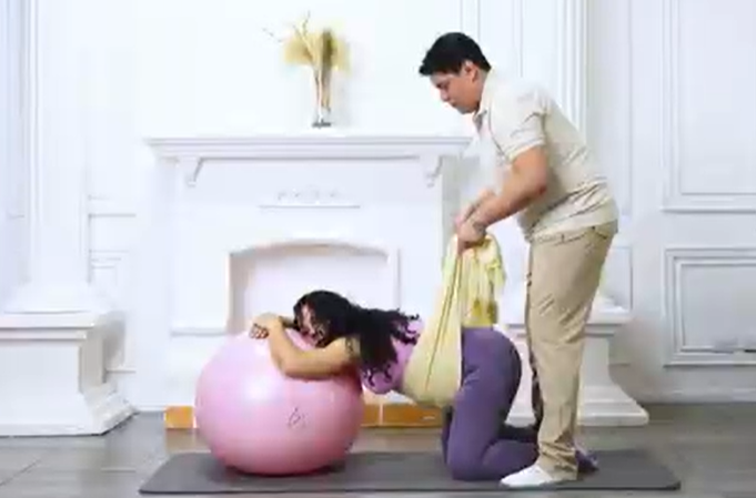 Tutorial en pareja: ejercicios para el trabajo de parto